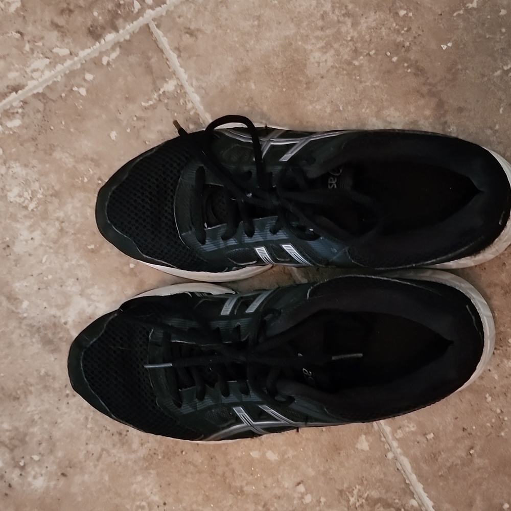 ASICS tennis shoes